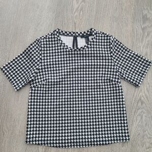 Chic Houndstooth Black and White Top